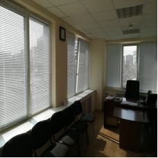 Всегда можно вспомнить о горизонтальных жалюзи.